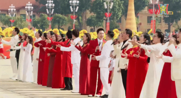 Đây rồi màn đồng diễn được mong chờ nhất Đại lễ 2/9: Dàn nghệ sĩ hát liên khúc Khí Phách Việt Nam, Mỹ Tâm làm rung động triệu trái tim!- Ảnh 7.