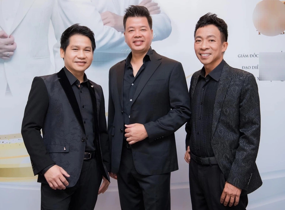 Nam ca sĩ hát mở màn cả 2 Concert Quốc Gia: “Ông hoàng nhạc đỏ” danh xứng với thực, từng nhận cát-xê 40.000 đồng- Ảnh 9. Nam ca sĩ hát mở màn cả 2 Concert Quốc Gia: “Ông hoàng nhạc đỏ” danh xứng với thực, từng nhận cát-xê 40.000 đồng- Ảnh 9.