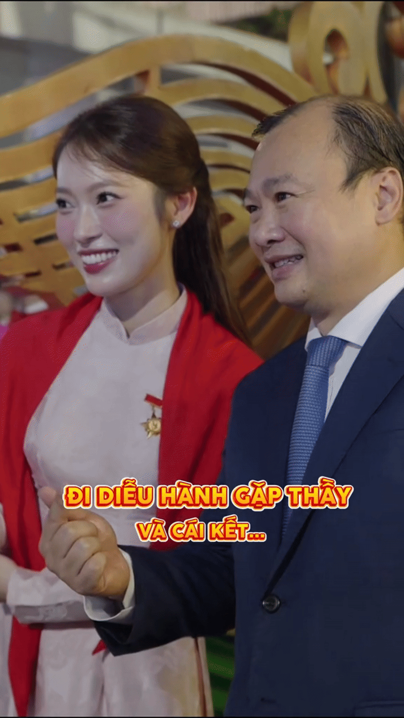 Cái kết không ngờ khi Khánh Vy đi diễu hành A80 gặp đúng thầy giáo của mình- Ảnh 2.