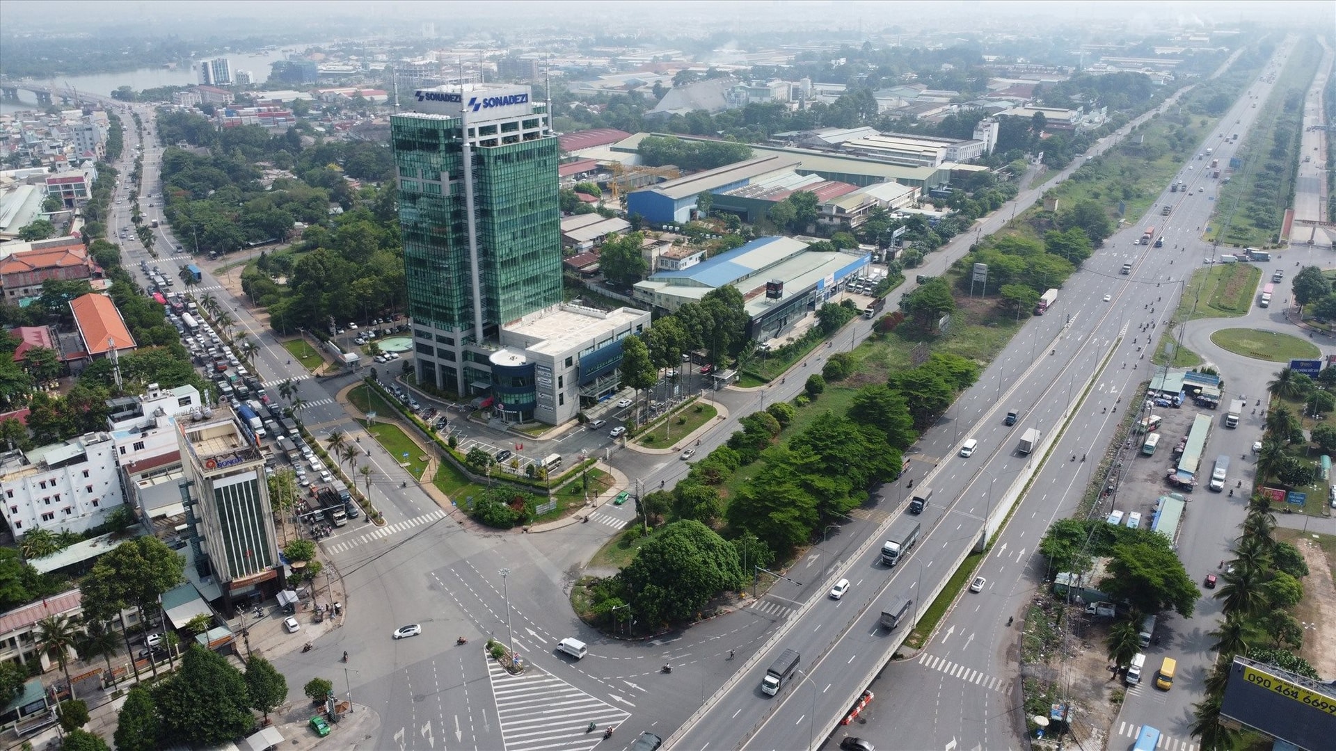 Một tỉnh "trỗi dậy" thành thủ phủ công nghiệp lớn của Việt Nam: Có tới 52 KCN- Ảnh 1. Một tỉnh "trỗi dậy" thành thủ phủ công nghiệp lớn của Việt Nam: Có tới 52 KCN- Ảnh 1.