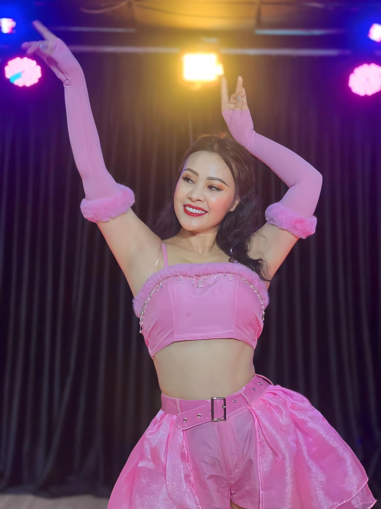 Nam ca sĩ hát mở màn cả 2 Concert Quốc Gia: “Ông hoàng nhạc đỏ” danh xứng với thực, từng nhận cát-xê 40.000 đồng- Ảnh 16. Nam ca sĩ hát mở màn cả 2 Concert Quốc Gia: “Ông hoàng nhạc đỏ” danh xứng với thực, từng nhận cát-xê 40.000 đồng- Ảnh 16.