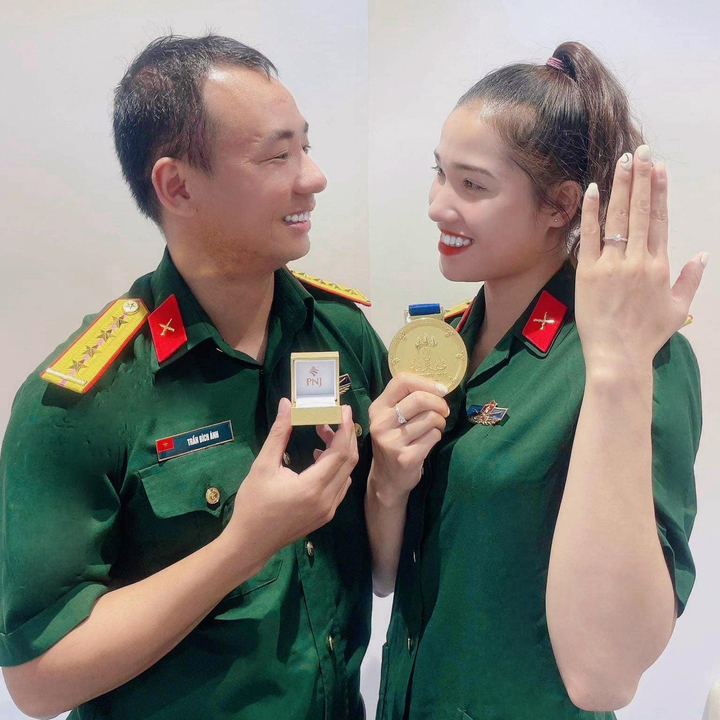 Nữ Đại úy xinh đẹp hộ tống rước đuốc A80 từng hoãn cưới để giành HCV SEA Games- Ảnh 6. Nữ Đại úy xinh đẹp hộ tống rước đuốc A80 từng hoãn cưới để giành HCV SEA Games- Ảnh 6.