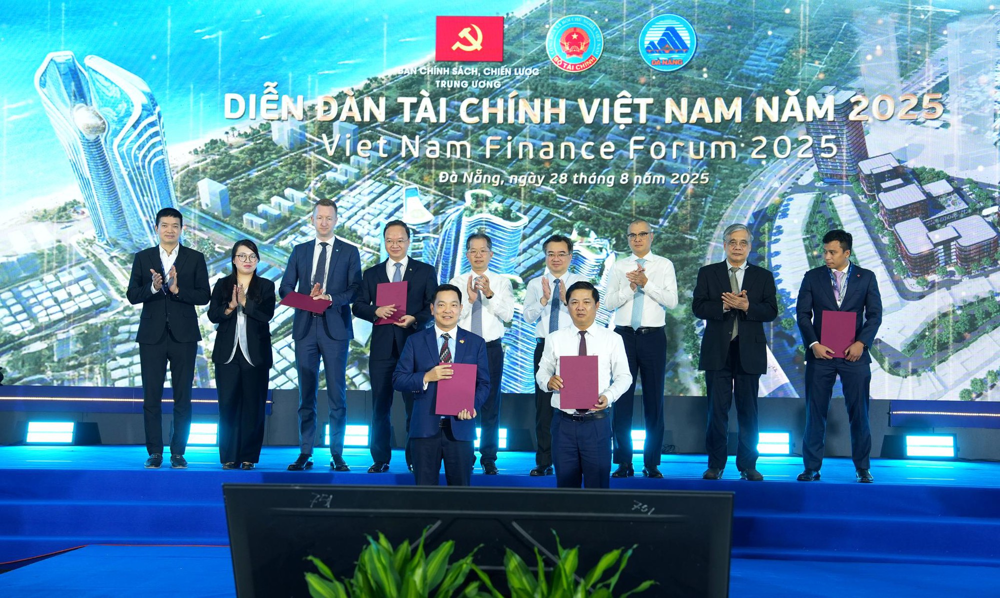 Đà Nẵng đón làn sóng khách quốc tế, tiểu thương ‘chốt đơn’ nhanh nhờ VNPAY-QR- Ảnh 1. Đà Nẵng đón làn sóng khách quốc tế, tiểu thương ‘chốt đơn’ nhanh nhờ VNPAY-QR- Ảnh 1.