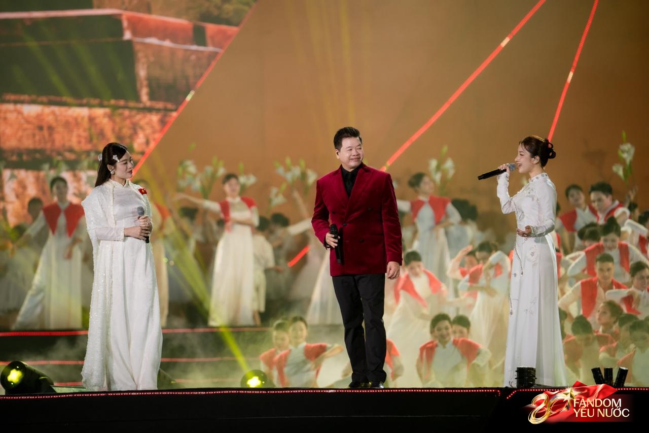 Nam ca sĩ hát mở màn cả 2 Concert Quốc Gia: “Ông hoàng nhạc đỏ” danh xứng với thực, từng nhận cát-xê 40.000 đồng- Ảnh 4. Nam ca sĩ hát mở màn cả 2 Concert Quốc Gia: “Ông hoàng nhạc đỏ” danh xứng với thực, từng nhận cát-xê 40.000 đồng- Ảnh 4.