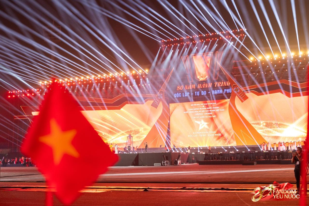 Nam ca sĩ hát mở màn cả 2 Concert Quốc Gia: “Ông hoàng nhạc đỏ” danh xứng với thực, từng nhận cát-xê 40.000 đồng- Ảnh 1. Nam ca sĩ hát mở màn cả 2 Concert Quốc Gia: “Ông hoàng nhạc đỏ” danh xứng với thực, từng nhận cát-xê 40.000 đồng- Ảnh 1.