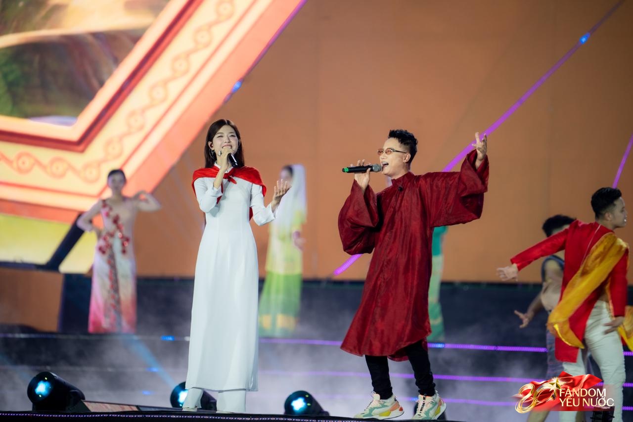 Phát hiện Bạch Nguyệt Quang tại Concert Quốc Gia đặc biệt: Visual sáng bừng không cần filter, đẹp đến nổi hết da gà- Ảnh 10. Phát hiện Bạch Nguyệt Quang tại Concert Quốc Gia đặc biệt: Visual sáng bừng không cần filter, đẹp đến nổi hết da gà- Ảnh 10.