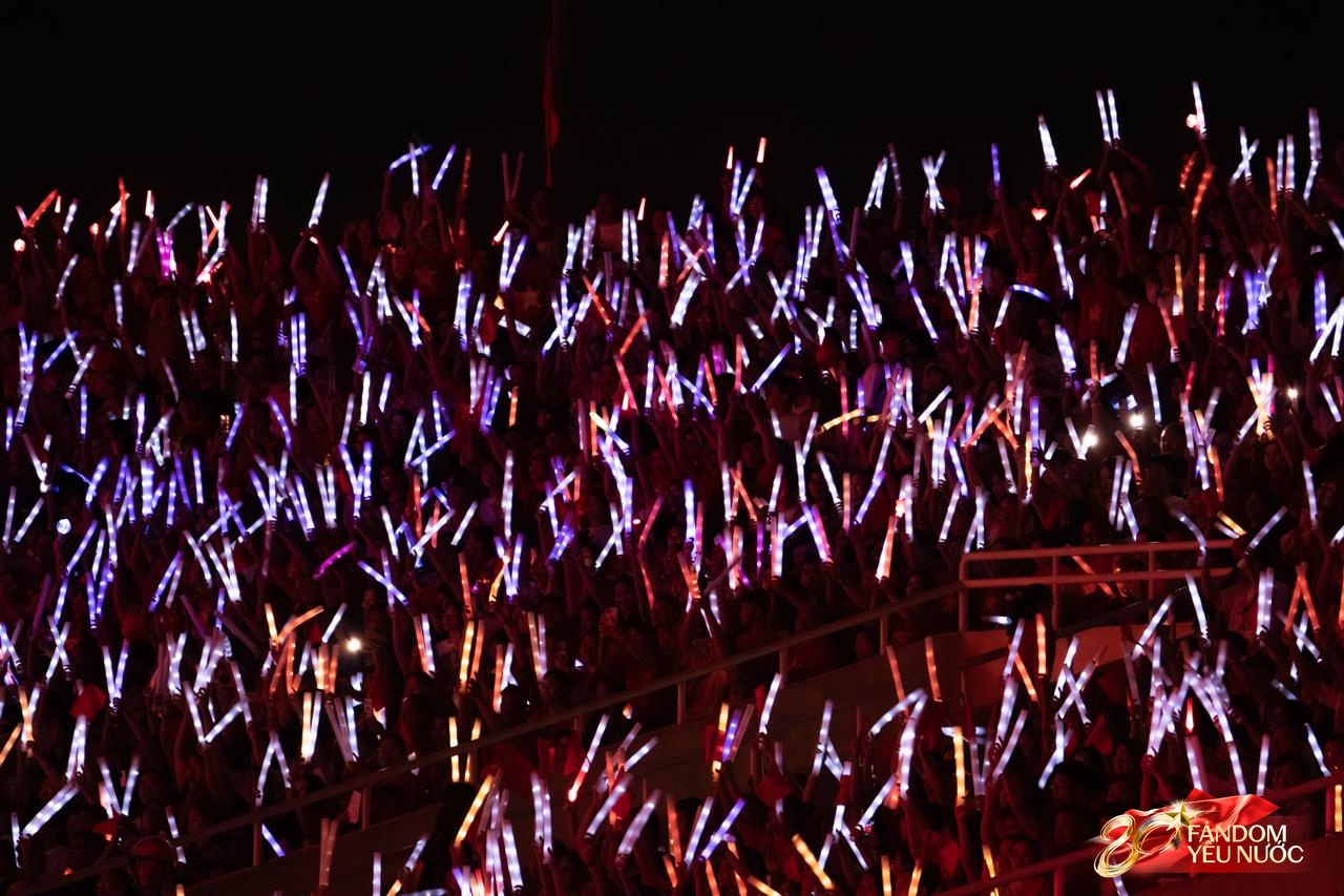 Phát hiện Bạch Nguyệt Quang tại Concert Quốc Gia đặc biệt: Visual sáng bừng không cần filter, đẹp đến nổi hết da gà- Ảnh 4. Phát hiện Bạch Nguyệt Quang tại Concert Quốc Gia đặc biệt: Visual sáng bừng không cần filter, đẹp đến nổi hết da gà- Ảnh 4.