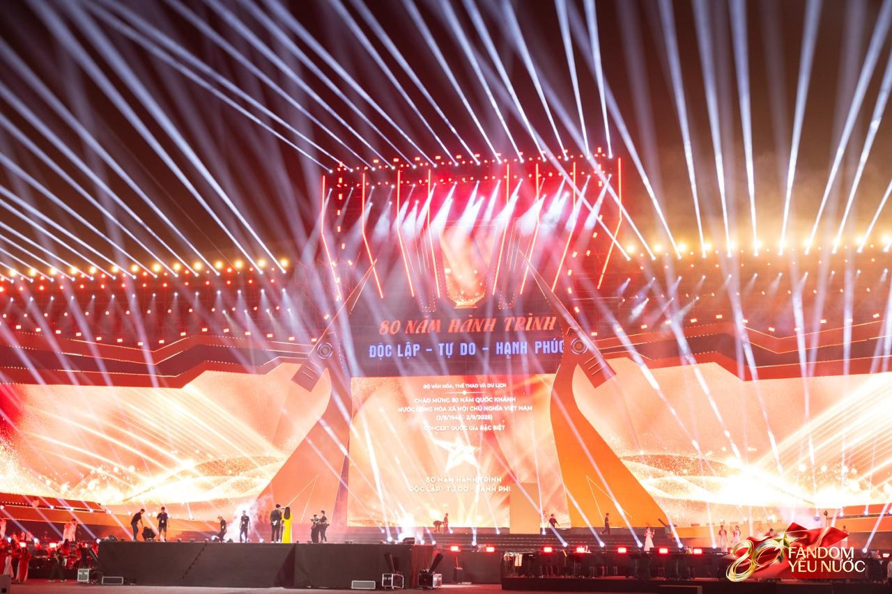 Phát hiện Bạch Nguyệt Quang tại Concert Quốc Gia đặc biệt: Visual sáng bừng không cần filter, đẹp đến nổi hết da gà- Ảnh 1. Phát hiện Bạch Nguyệt Quang tại Concert Quốc Gia đặc biệt: Visual sáng bừng không cần filter, đẹp đến nổi hết da gà- Ảnh 1.