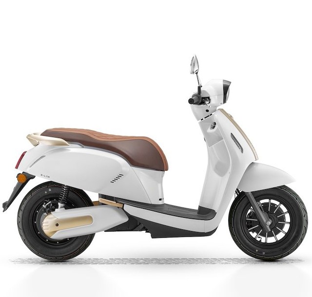 Xe máy điện 'chất' như Vespa: Đi 105 km/lần sạc, có thể lắp đến 2 pin, giá 43 triệu đồng- Ảnh 4. Xe máy điện 'chất' như Vespa: Đi 105 km/lần sạc, có thể lắp đến 2 pin, giá 43 triệu đồng- Ảnh 4.