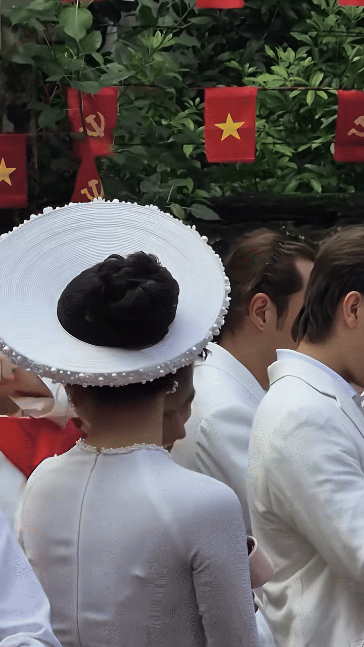 Nam ca sĩ bất ngờ Nam ca sĩ bất ngờ