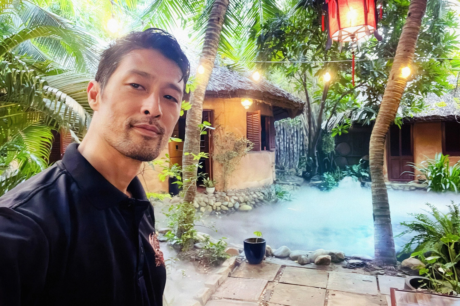 Diễn viên ở nhà 1.800m2 đẹp như resort: Gia tộc lừng lẫy, 51 tuổi lại độc thân, con gái xinh như hoa hậu- Ảnh 3. Diễn viên ở nhà 1.800m2 đẹp như resort: Gia tộc lừng lẫy, 51 tuổi lại độc thân, con gái xinh như hoa hậu- Ảnh 3.