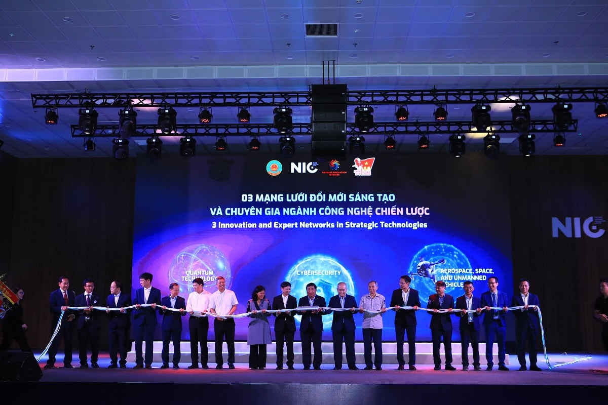Những DN viết nên lịch sử cho UAV Việt Nam: Cảnh sát Mỹ đặt mua, đại gia địa ốc nhận hợp đồng xuất khẩu 'khủng', Viettel tung drone cảm tử tích hợp AI- Ảnh 5.