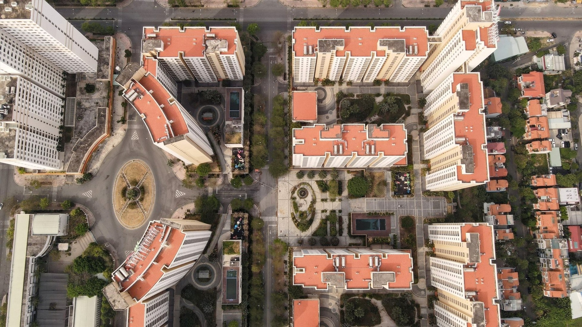 "Hàng xóm" bán 10 tỷ/căn, vì sao gần 4.000 căn hộ tại "đất vàng" Thủ Thiêm giá chưa đến 3 tỷ vẫn ế khách?- Ảnh 1.