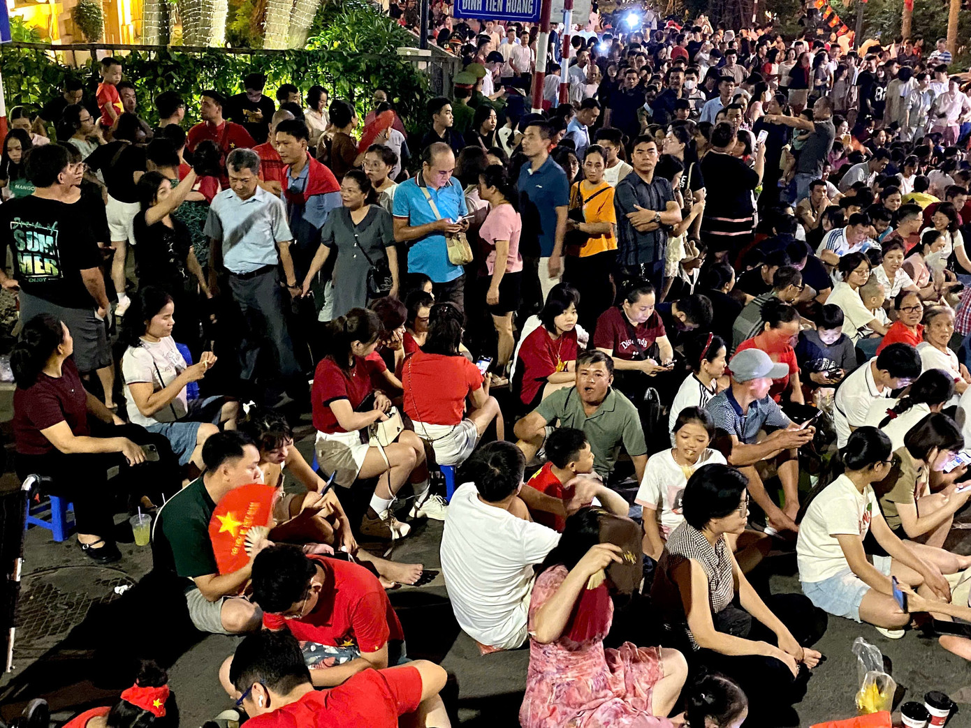 Pháo hoa thắp sáng trời đêm Hà Nội mừng Quốc khánh- Ảnh 18. Pháo hoa thắp sáng trời đêm Hà Nội mừng Quốc khánh- Ảnh 18.