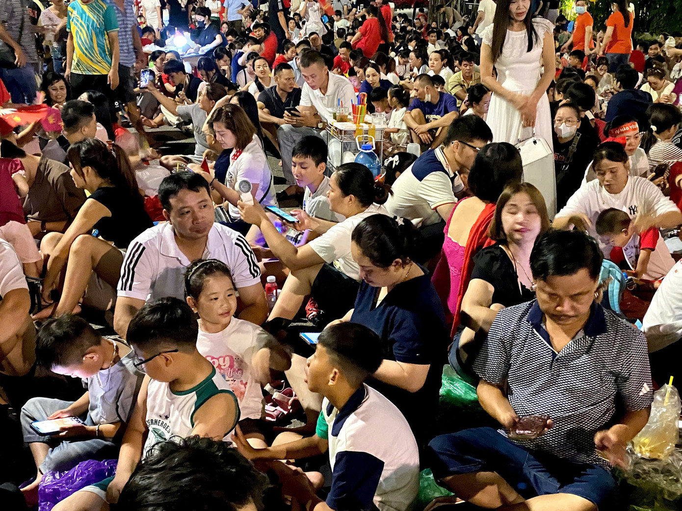 Pháo hoa thắp sáng trời đêm Hà Nội mừng Quốc khánh- Ảnh 13. Pháo hoa thắp sáng trời đêm Hà Nội mừng Quốc khánh- Ảnh 13.