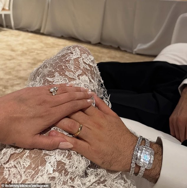 "Bóc giá" trang sức cưới của Selena Gomez: Lộng lẫy sang chảnh chuẩn công chúa Disney, nghe giá tiền tỷ mà sốc!- Ảnh 4.