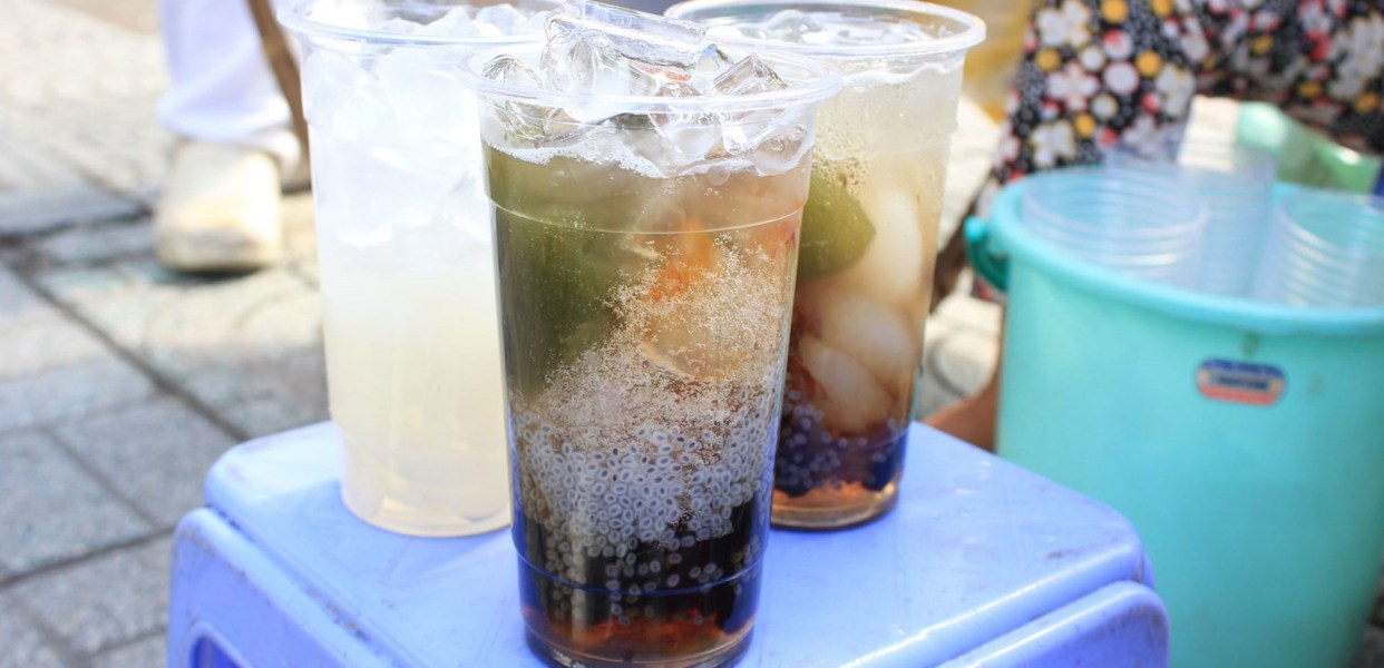 Khách Tây trầm trồ trước 5 món đồ uống bình dân, giá rẻ, bán đầy vỉa hè: Khách Tây trầm trồ trước 5 món đồ uống bình dân, giá rẻ, bán đầy vỉa hè:
