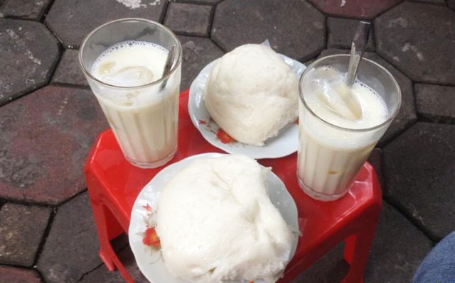 Khách Tây trầm trồ trước 5 món đồ uống bình dân, giá rẻ, bán đầy vỉa hè: Khách Tây trầm trồ trước 5 món đồ uống bình dân, giá rẻ, bán đầy vỉa hè: