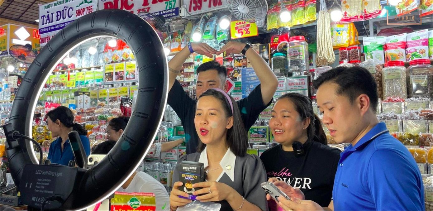 Hết thời bán hàng online, liv…
