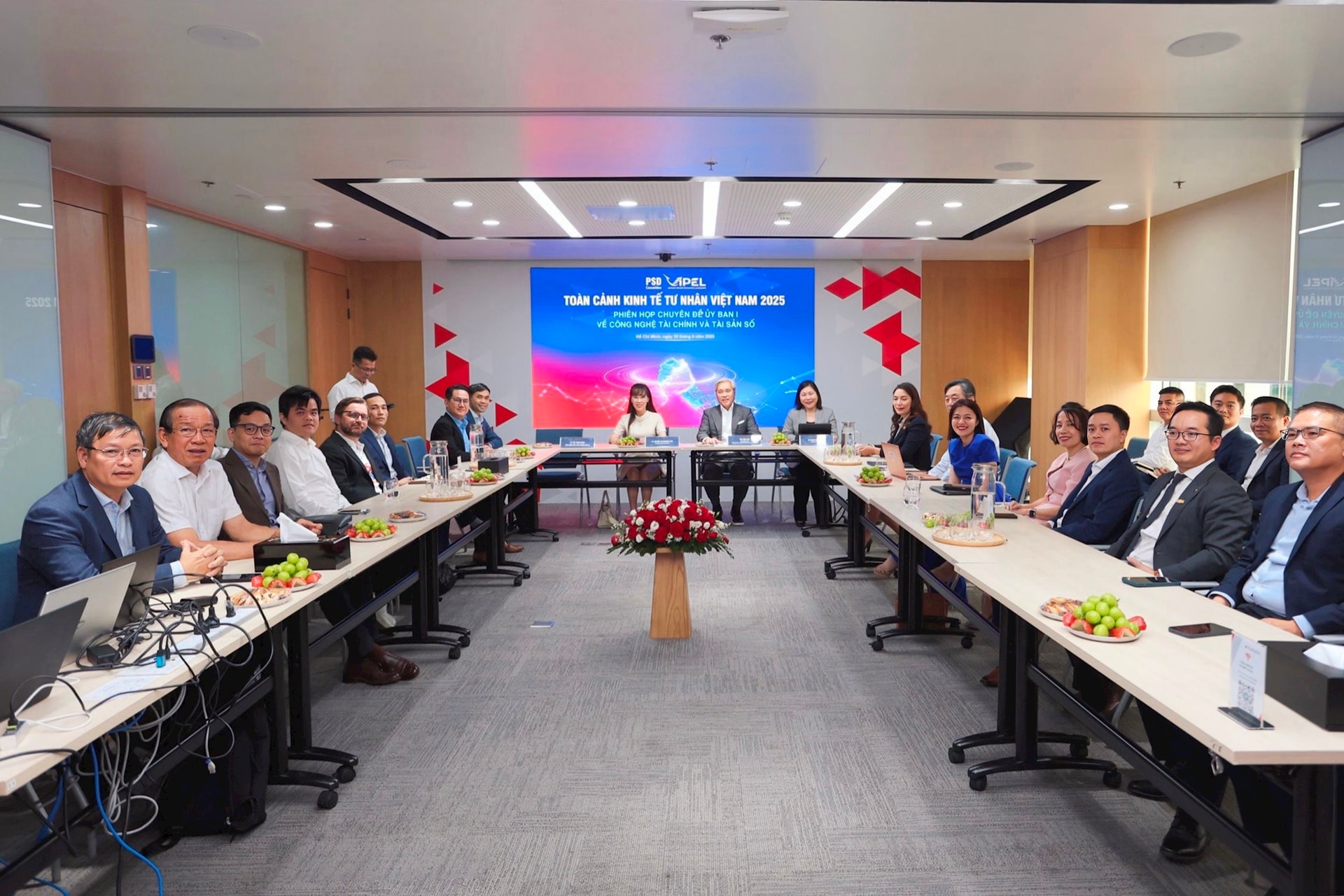 Tỉ phú Nguyễn Thị Phương Thảo kể chuyện cùng ông Trương Gia Bình bàn cách “giải cứu” HOSE- Ảnh 3.