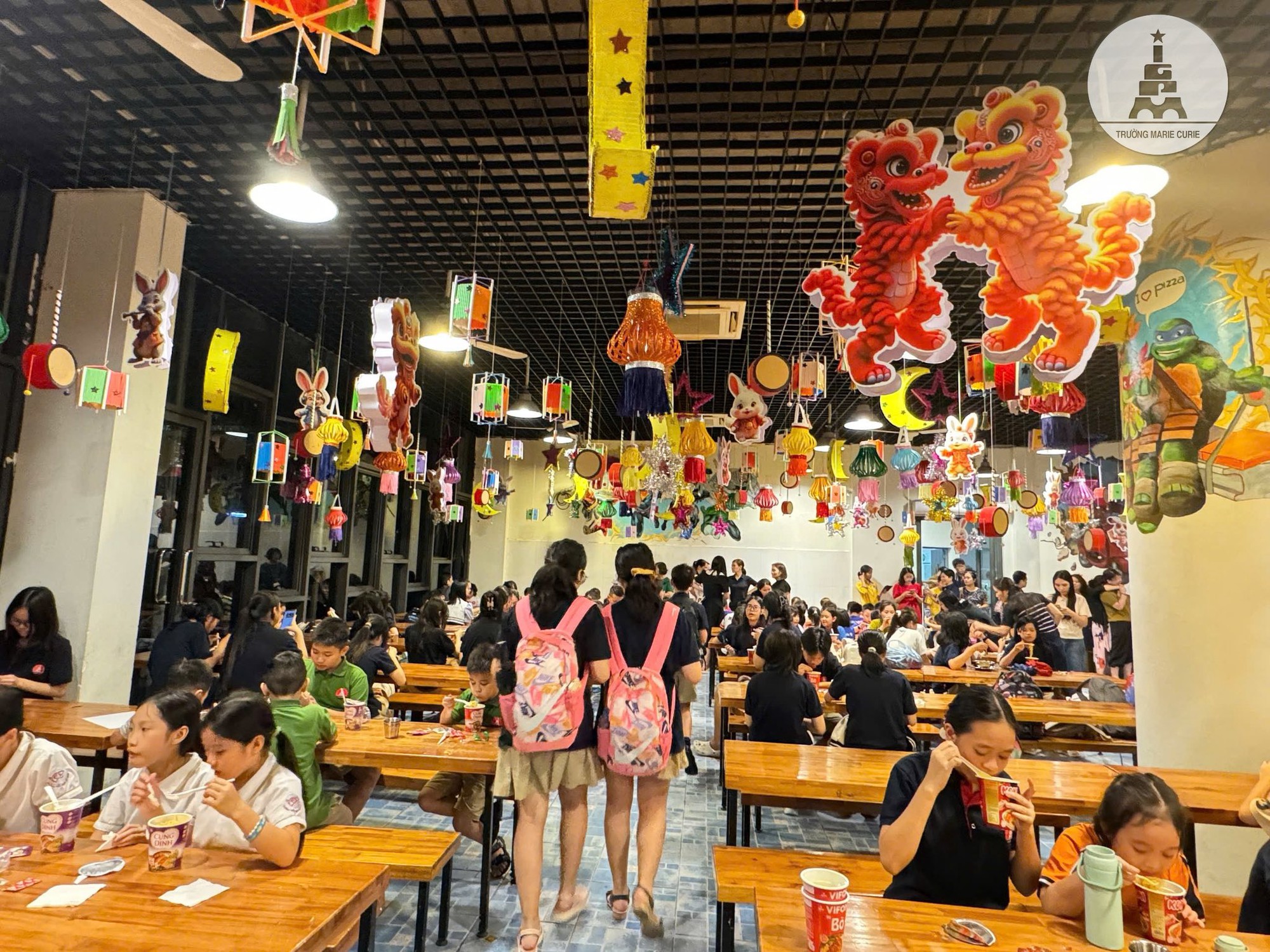 Ngày 30/9 Hà Nội ngập kinh hoàng, thầy trò quây quần bên bữa tối ấm lòng tại trường Marie Curie- Ảnh 5.