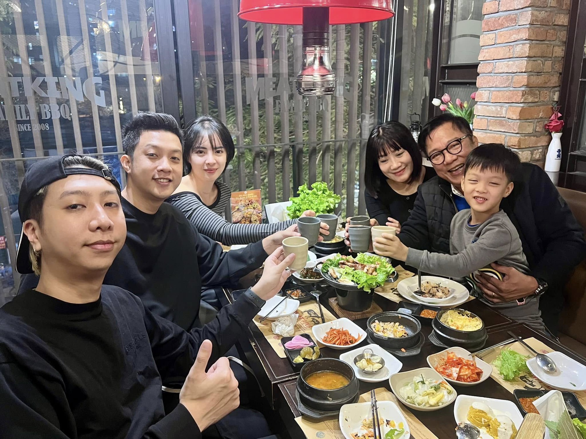 Ngoại hình U70 cực phong độ của nam nghệ sĩ ở chung cư đường Nguyễn Xiển, viên mãn bên vợ kém 16 tuổi- Ảnh 11. Ngoại hình U70 cực phong độ của nam nghệ sĩ ở chung cư đường Nguyễn Xiển, viên mãn bên vợ kém 16 tuổi- Ảnh 11.