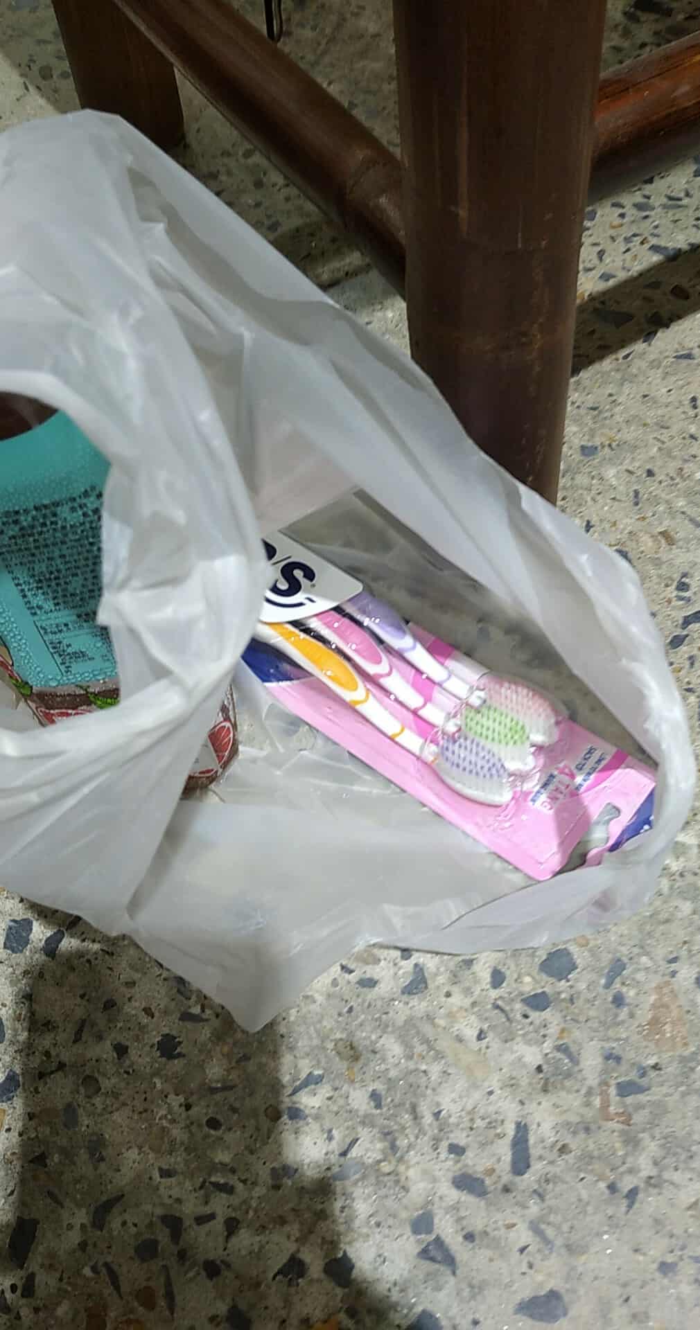 Hà Nội gần nửa đêm, điểm danh các bác ở lại công ty: Tôi, đã sẵn sàng giường, đồ ăn, tắm rửa!!!!- Ảnh 2. Hà Nội gần nửa đêm, điểm danh các bác ở lại công ty: Tôi, đã sẵn sàng giường, đồ ăn, tắm rửa!!!!- Ảnh 2.