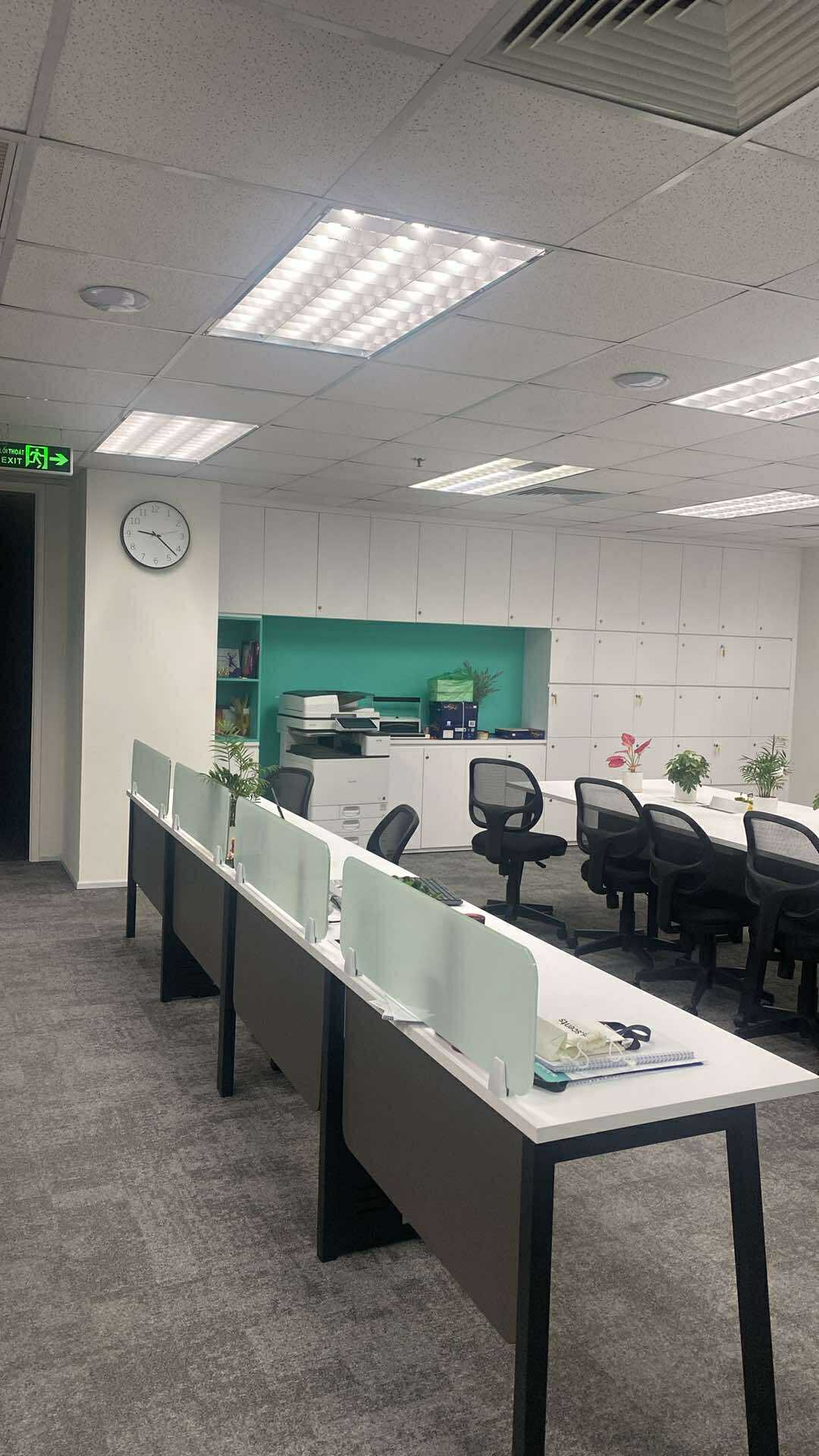 Hà Nội gần nửa đêm, điểm danh các bác ở lại công ty: Tôi, đã sẵn sàng giường, đồ ăn, tắm rửa!!!!- Ảnh 7. Hà Nội gần nửa đêm, điểm danh các bác ở lại công ty: Tôi, đã sẵn sàng giường, đồ ăn, tắm rửa!!!!- Ảnh 7.