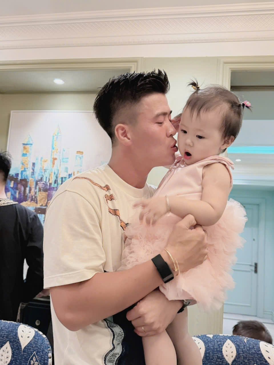 Duy Mạnh cùng vợ đón sinh nhật 