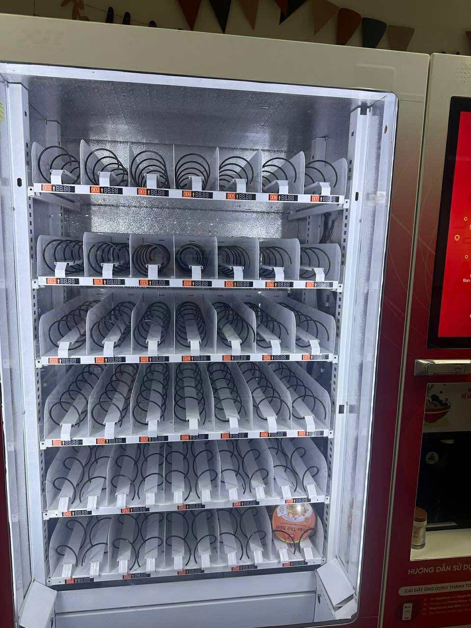 Hà Nội gần nửa đêm, điểm danh các bác ở lại công ty: Tôi, đã sẵn sàng giường, đồ ăn, tắm rửa!!!!- Ảnh 6. Hà Nội gần nửa đêm, điểm danh các bác ở lại công ty: Tôi, đã sẵn sàng giường, đồ ăn, tắm rửa!!!!- Ảnh 6.