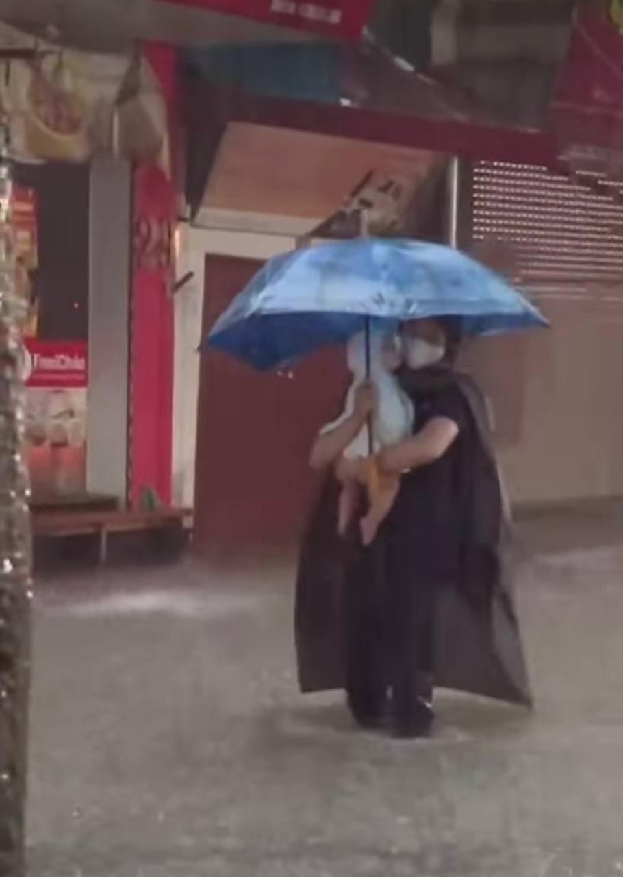 Cập nhật Hà Nội lúc này: Nhân viên ăn mì tôm, xác định ngủ ở công ty, phụ huynh loay hoay 5 tiếng vẫn chưa đón được con- Ảnh 2.