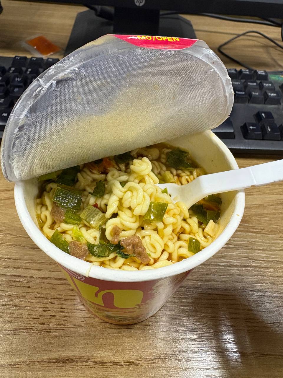 Hà Nội gần nửa đêm, điểm danh các bác ở lại công ty: Tôi, đã sẵn sàng giường, đồ ăn, tắm rửa!!!!- Ảnh 11. Hà Nội gần nửa đêm, điểm danh các bác ở lại công ty: Tôi, đã sẵn sàng giường, đồ ăn, tắm rửa!!!!- Ảnh 11.