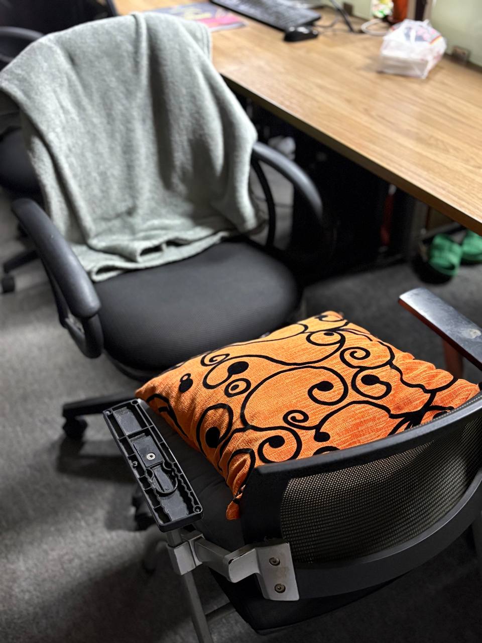 Hà Nội gần nửa đêm, điểm danh các bác ở lại công ty: Tôi, đã sẵn sàng giường, đồ ăn, tắm rửa!!!!- Ảnh 10. Hà Nội gần nửa đêm, điểm danh các bác ở lại công ty: Tôi, đã sẵn sàng giường, đồ ăn, tắm rửa!!!!- Ảnh 10.