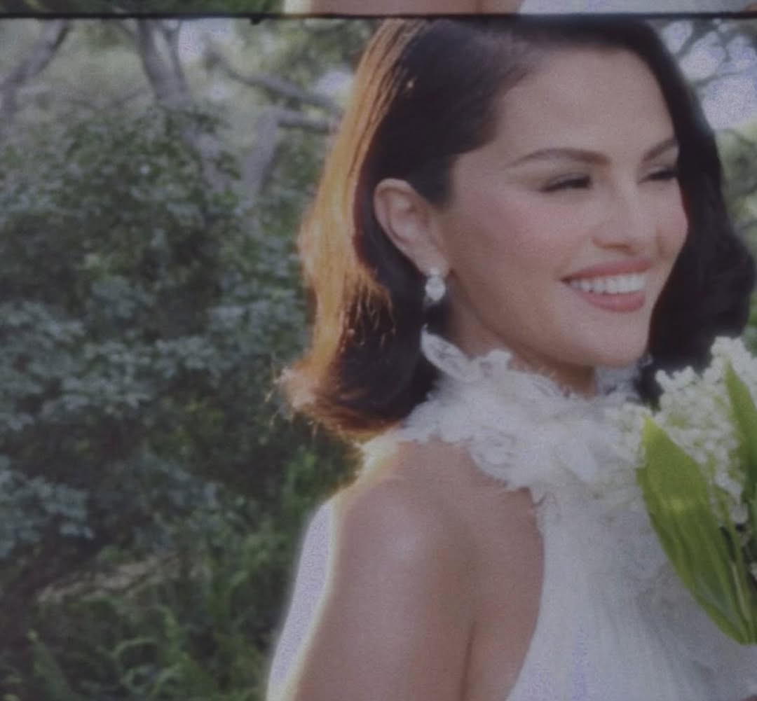 "Bóc giá" trang sức cưới của Selena Gomez: Lộng lẫy sang chảnh chuẩn công chúa Disney, nghe giá tiền tỷ mà sốc!- Ảnh 1.