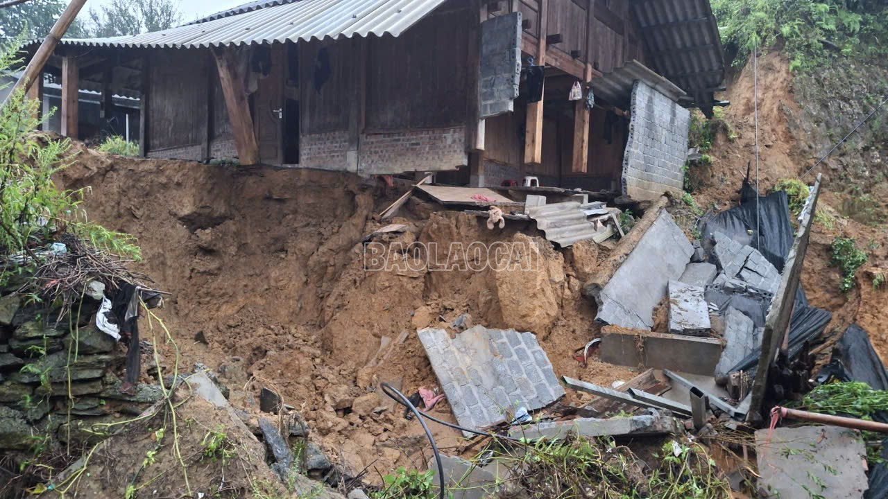 Không dám tin đây là bản Cát Cát: Lũ dữ cuồn cuộn "nuốt chửng" sự yên bình của ngôi làng đẹp nhất vùng Tây Bắc- Ảnh 3. Không dám tin đây là bản Cát Cát: Lũ dữ cuồn cuộn "nuốt chửng" sự yên bình của ngôi làng đẹp nhất vùng Tây Bắc- Ảnh 3.