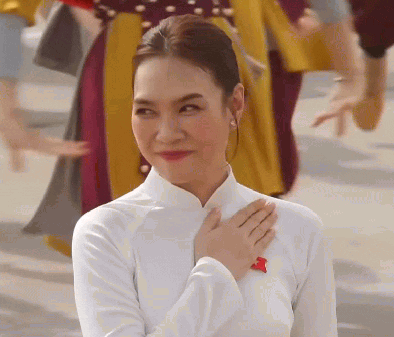 Sân khấu ngắn nhất sự nghiệp Hòa Minzy và câu trả lời về thái độ thực sự đối với Mỹ Tâm tại Đại lễ 2/9- Ảnh 3. Sân khấu ngắn nhất sự nghiệp Hòa Minzy và câu trả lời về thái độ thực sự đối với Mỹ Tâm tại Đại lễ 2/9- Ảnh 3.