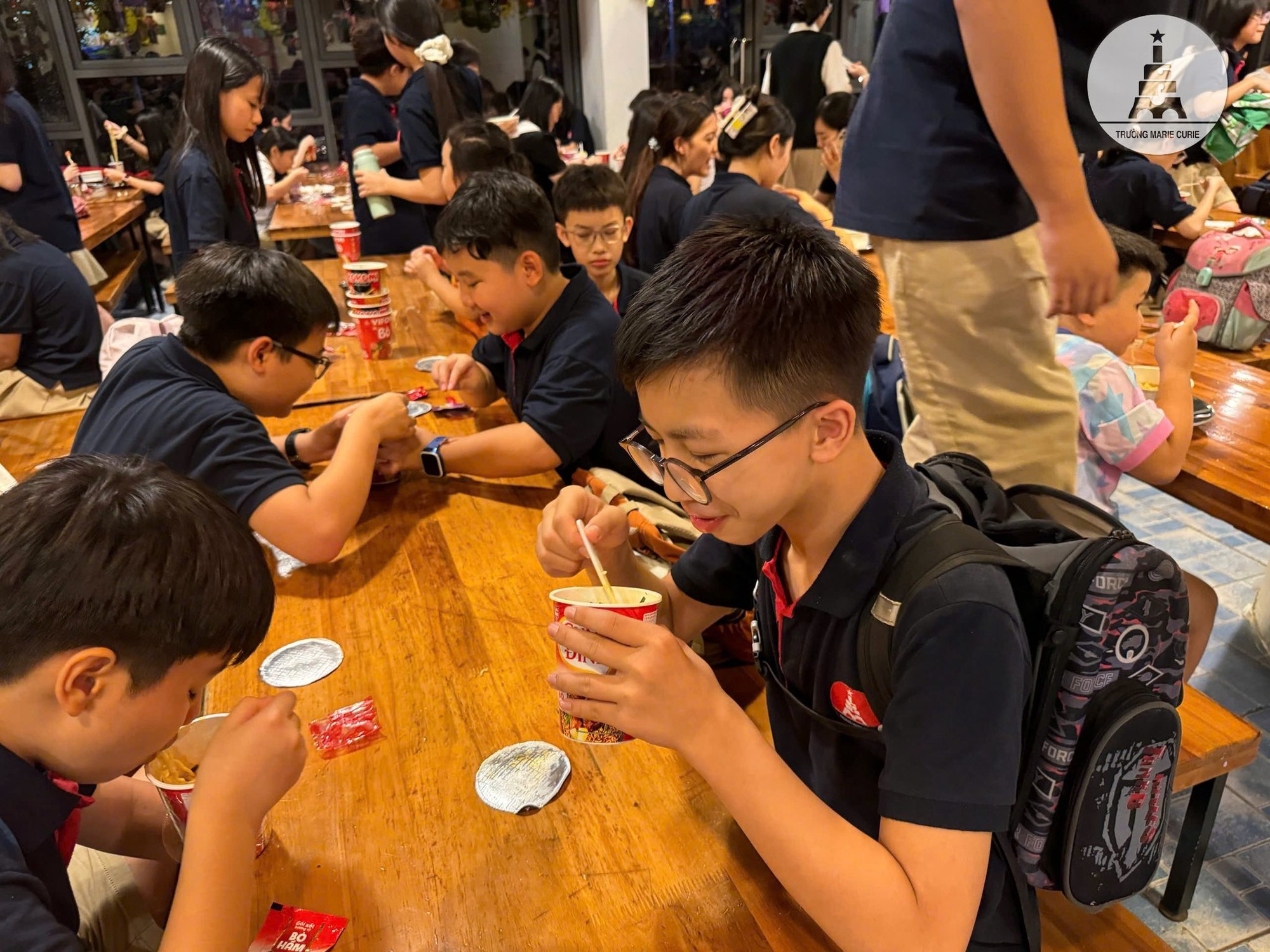 Ngày 30/9 Hà Nội ngập kinh hoàng, thầy trò quây quần bên bữa tối ấm lòng tại trường Marie Curie- Ảnh 7.