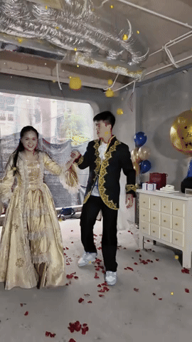 Duy Mạnh cùng vợ đón sinh nhật 