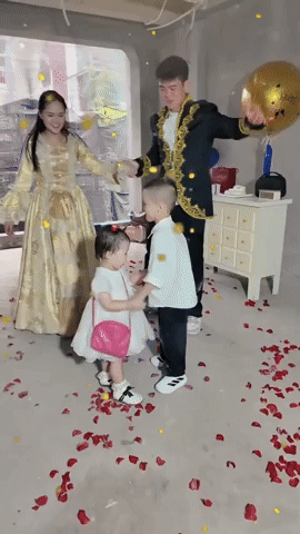 Duy Mạnh cùng vợ đón sinh nhật 