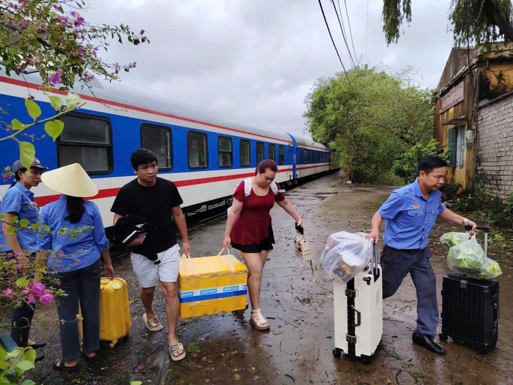 Khai thác trở lại 4 sân bay sau bão số 10- Ảnh 3.