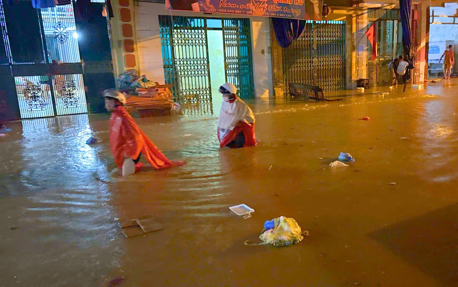 Cảnh báo khẩn: Hà Nội mưa dông nhiều nơi, có thể xảy ra mưa đá, lốc, sét ở nội thành- Ảnh 1.