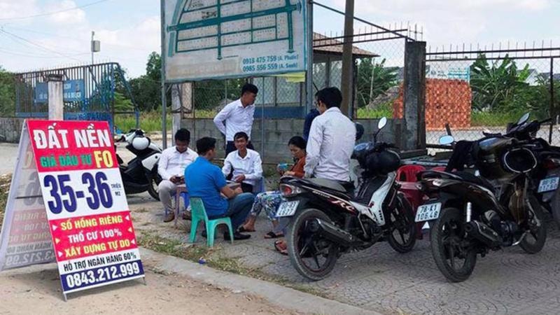 Tiền đổ mạnh vào bất động sản…