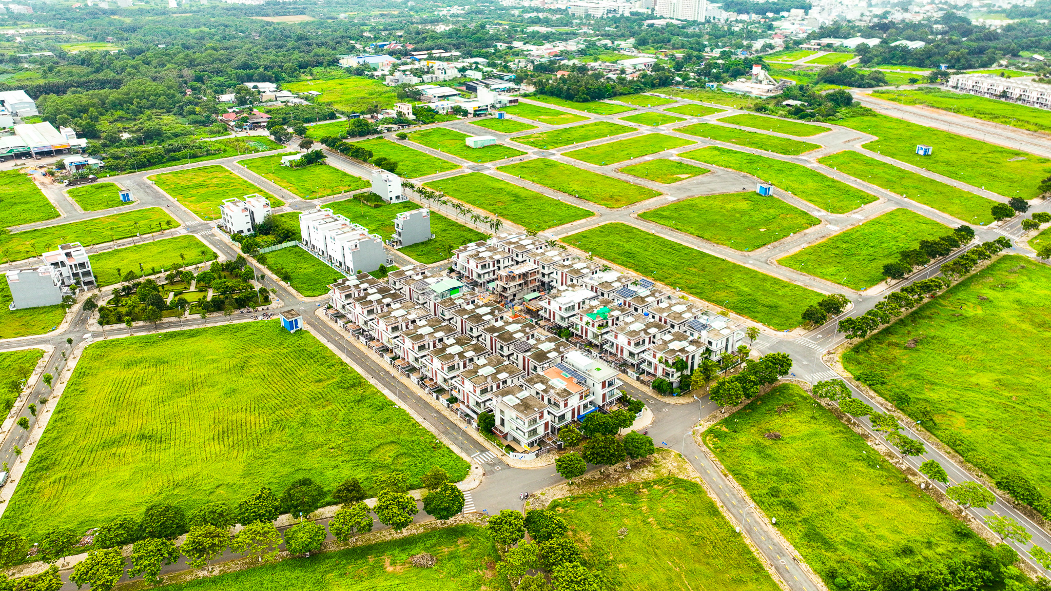 Khu đô thị treo đầy biển bán gấp, nhà ngộp nhưng giá tăng gần 70% ở TP.HCM- Ảnh 1. Khu đô thị treo đầy biển bán gấp, nhà ngộp nhưng giá tăng gần 70% ở TP.HCM- Ảnh 1.