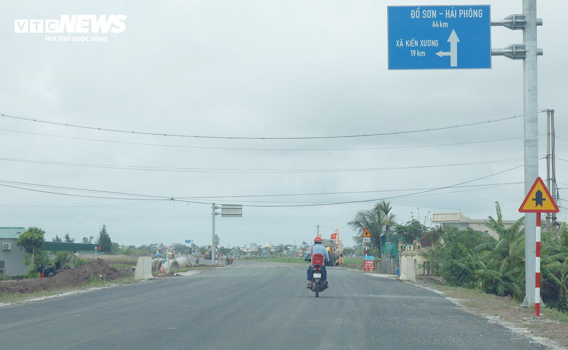 Toàn cảnh tuyến đường bộ ven biển Hưng Yên gần 5.000 tỷ đồng sắp cán đích- Ảnh 1. Toàn cảnh tuyến đường bộ ven biển Hưng Yên gần 5.000 tỷ đồng sắp cán đích- Ảnh 1.