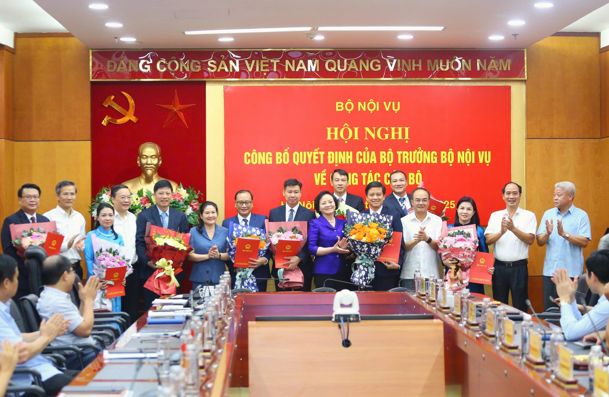 Bộ Nội vụ điều động, bổ nhiệm cán bộ- Ảnh 2. Bộ Nội vụ điều động, bổ nhiệm cán bộ- Ảnh 2.
