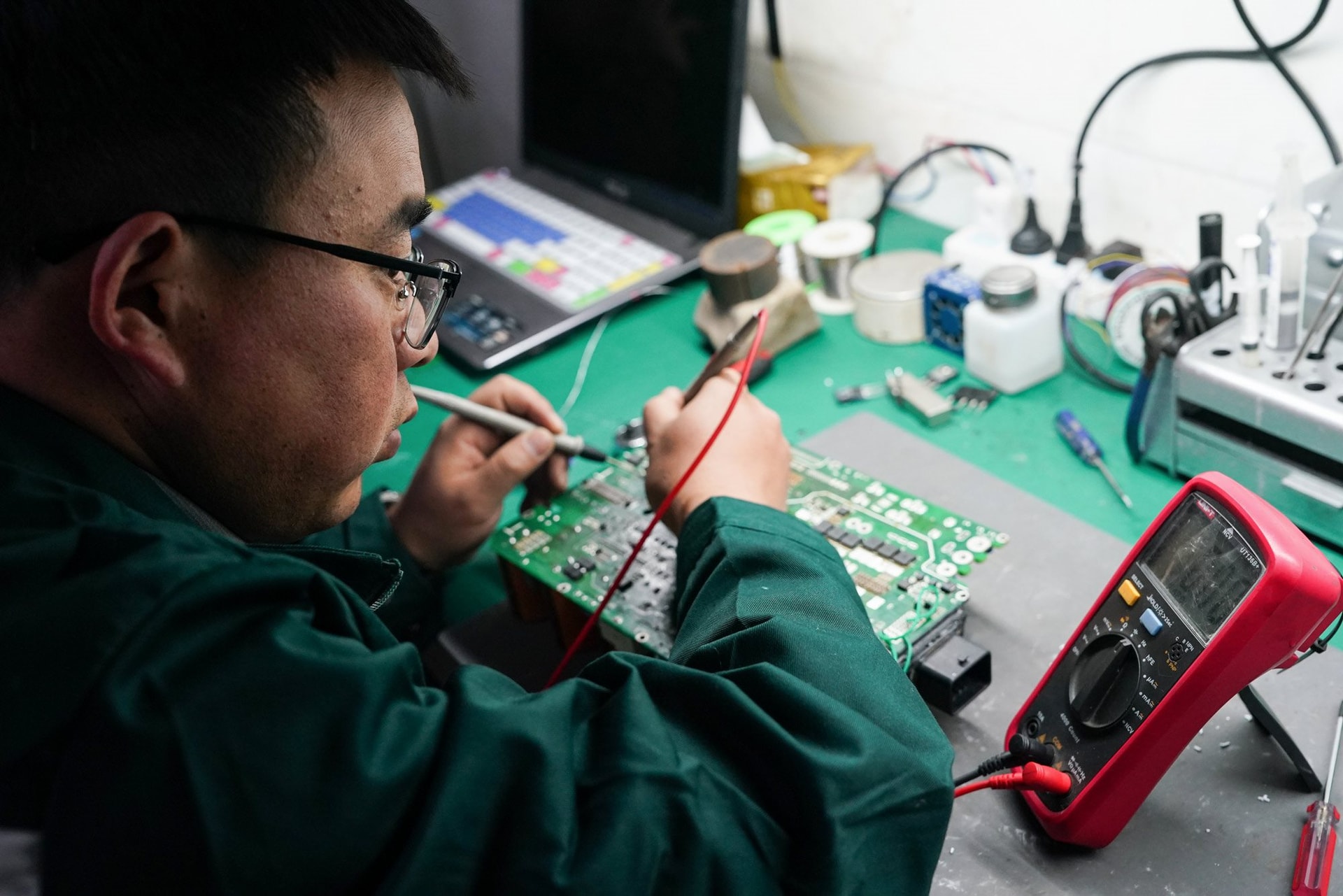 Trung Quốc thiếu hơn 1 triệu thợ sửa xe điện, 75% thợ không đủ tiêu chuẩn: Cuộc khủng hoảng thầm lặng cho nỗ lực xanh hóa ngành ô tô- Ảnh 3.