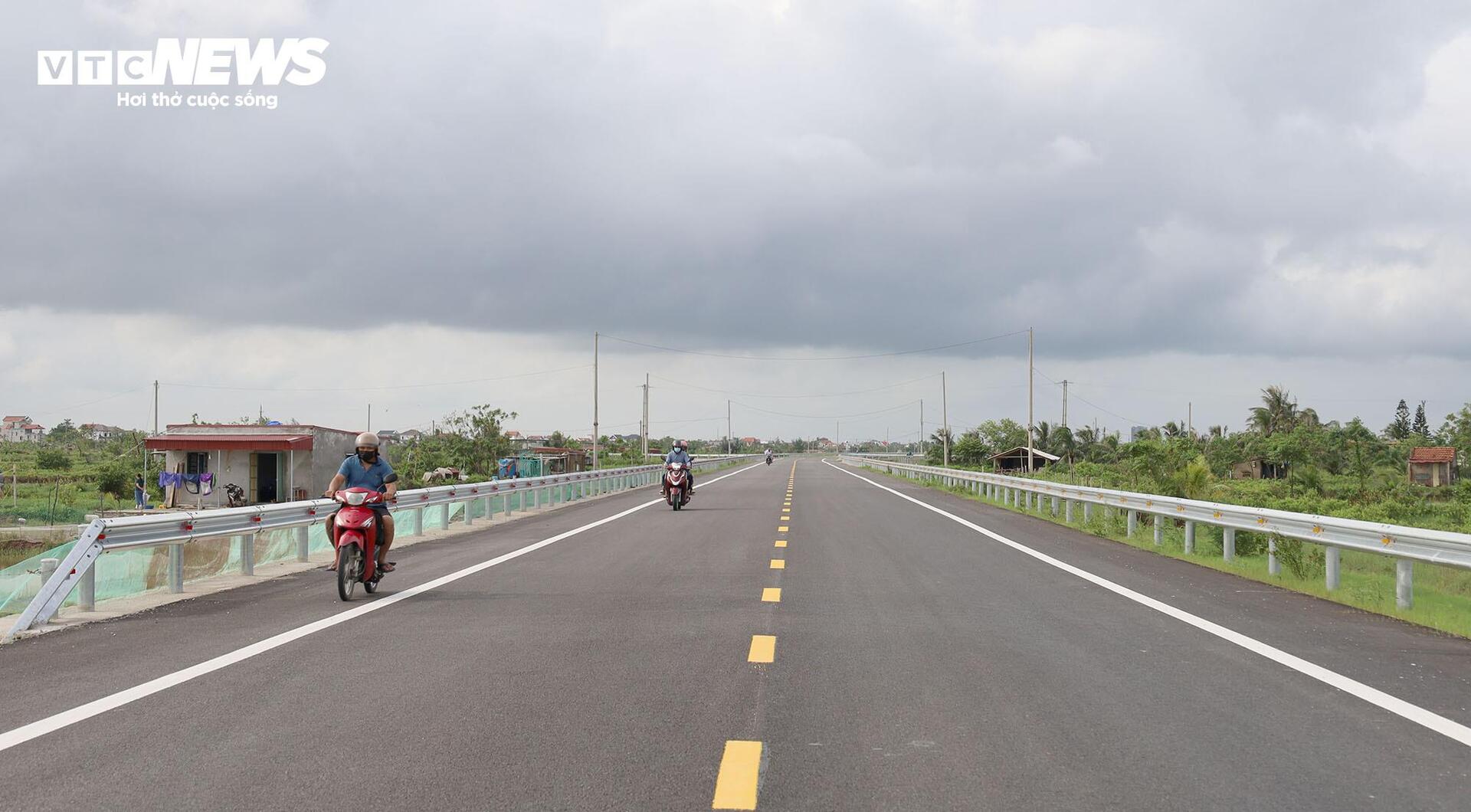 Toàn cảnh tuyến đường bộ ven biển Hưng Yên gần 5.000 tỷ đồng sắp cán đích- Ảnh 2. Toàn cảnh tuyến đường bộ ven biển Hưng Yên gần 5.000 tỷ đồng sắp cán đích- Ảnh 2.