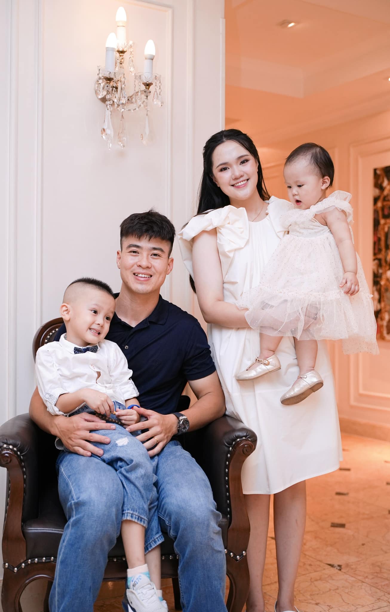 Quỳnh Anh - vợ Duy Mạnh phản pháo khi netizen nhắc nên học cách phối đồ- Ảnh 9. Quỳnh Anh - vợ Duy Mạnh phản pháo khi netizen nhắc nên học cách phối đồ- Ảnh 9.