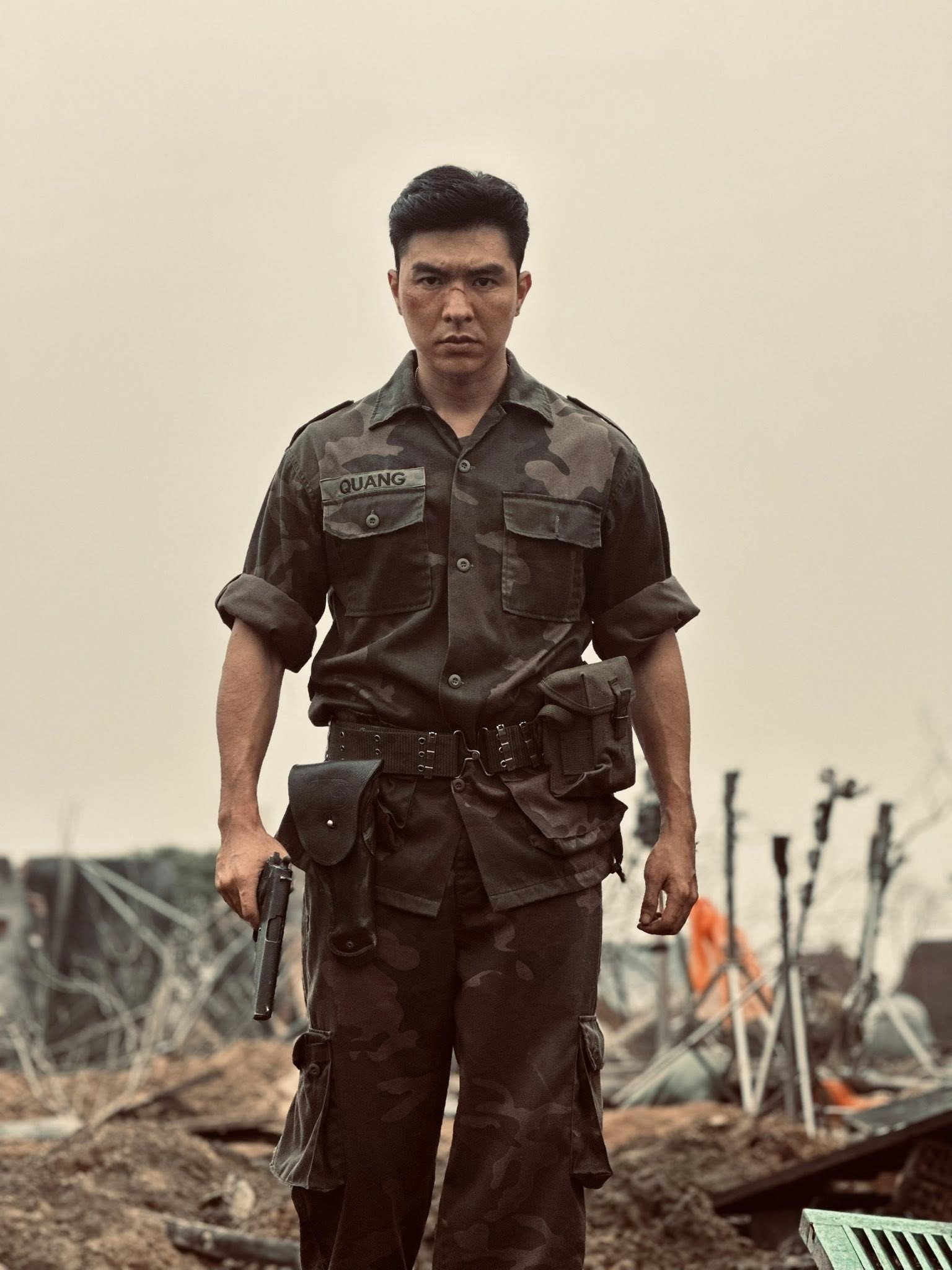 Steven Nguyễn gây sốt với vai phản diện Quang trong "Mưa đỏ"- Ảnh 3. Steven Nguyễn gây sốt với vai phản diện Quang trong "Mưa đỏ"- Ảnh 3.