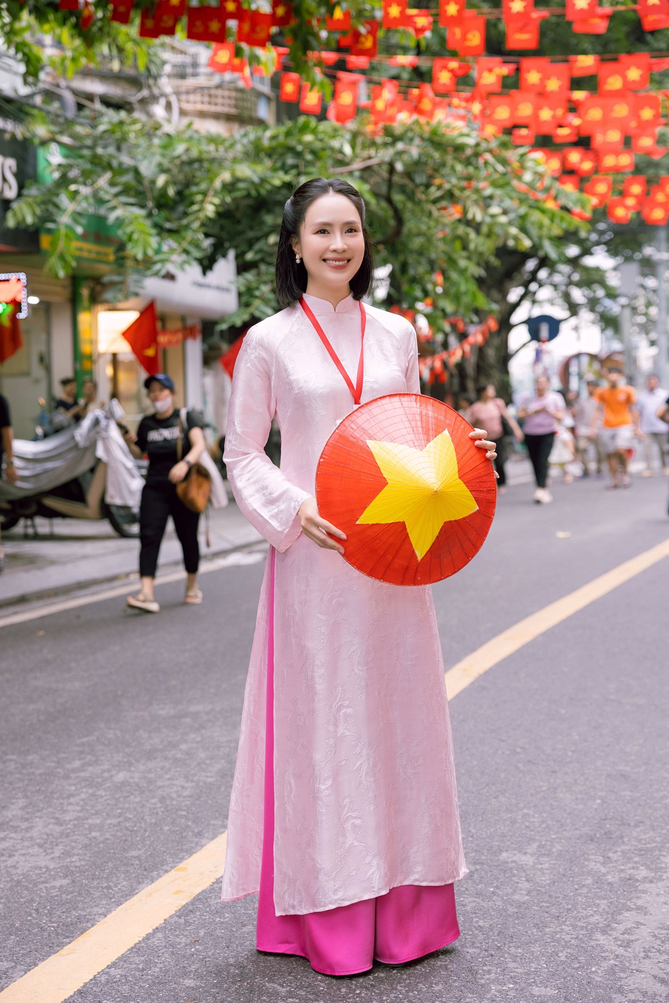 Hồng Diễm được khen không ngớt về nhan sắc tuổi 42, phong cách thời trang cực trẻ trung và thanh lịch- Ảnh 3. Hồng Diễm được khen không ngớt về nhan sắc tuổi 42, phong cách thời trang cực trẻ trung và thanh lịch- Ảnh 3.